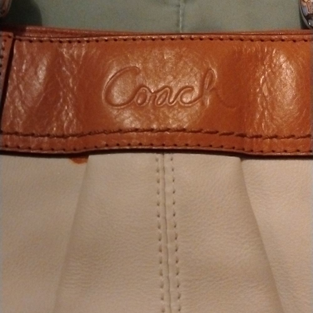 Coach     - Picture 2 of 9